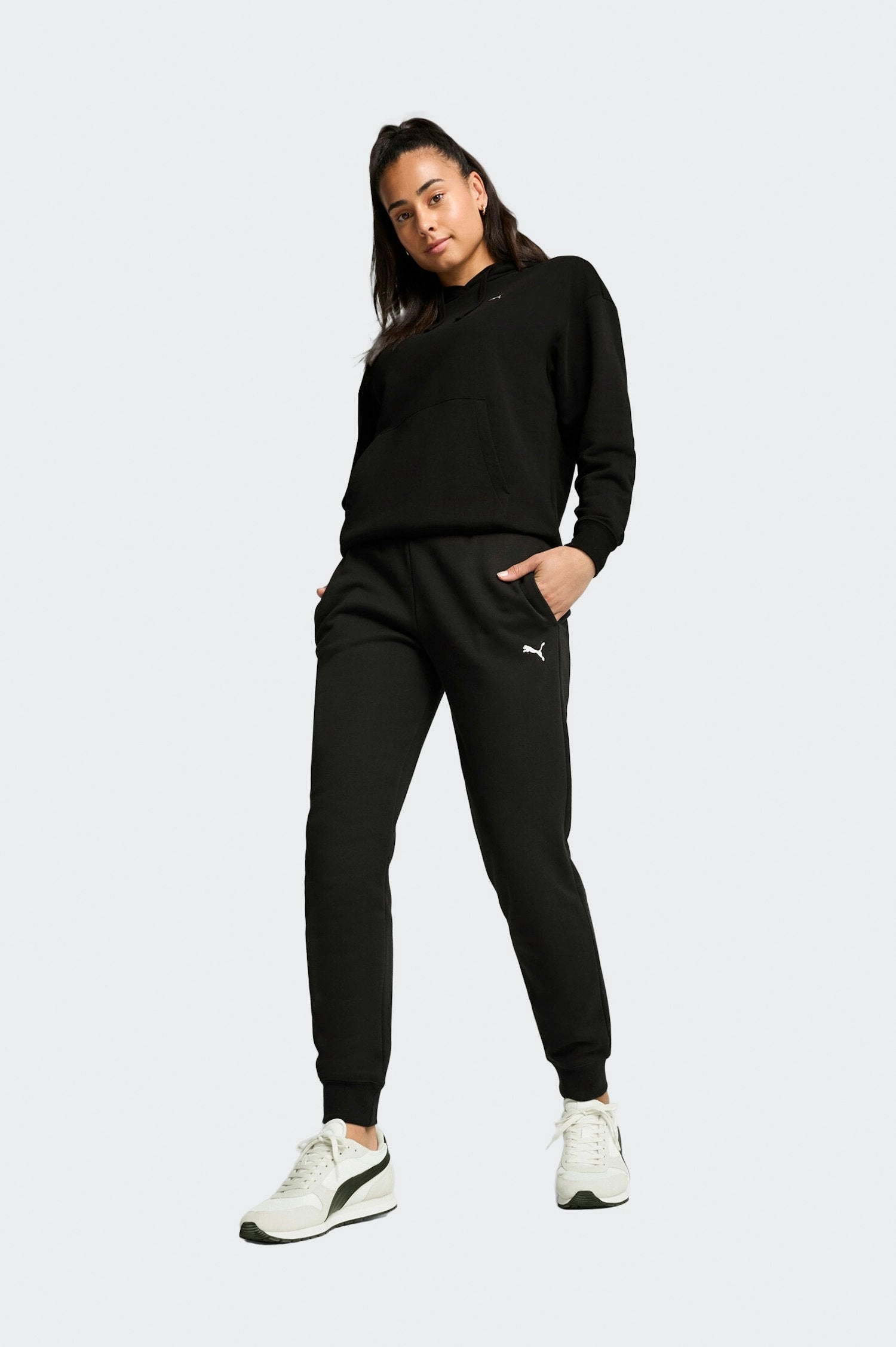 PUMA WOMEN'S ESSENTIALS SMALL LOGO BLACK SWEATPANT